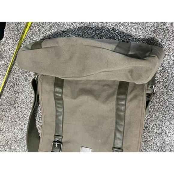 Kenneth Cole Reaction messenger / computer bag in canvas and contrast trim - Picture 5 of 12